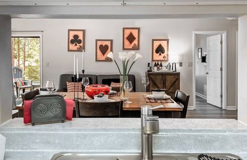 Pinehurst Casa | #6 near Village w/ King * Pinehurst Brews and Snooze * 4 Beds * EV Charger