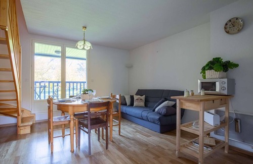Bourisp Apartamento | Dúplex para 6 en Bourisp con balcón, aparcamiento privado y casillero de esquís