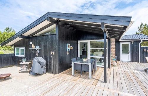 Henne Strand Casa | 6 person holiday home in Henne