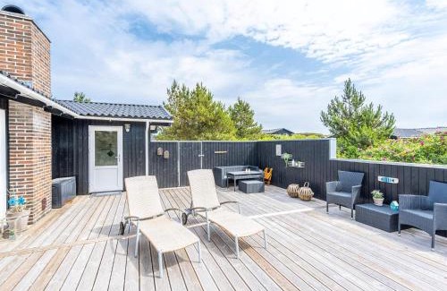 Henne Strand Casa | 6 person holiday home in Henne