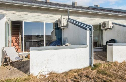 Blokhus Apartamento | 6 person holiday home in Brovst