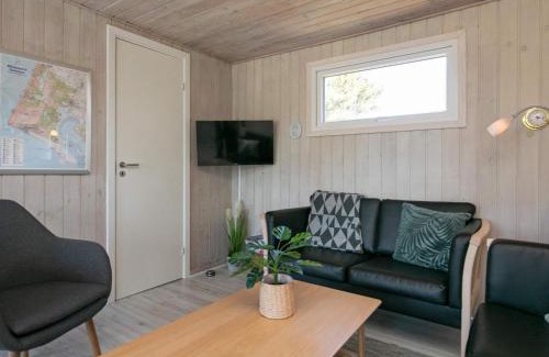Grærup Strand Casa | 6 person holiday home in Oksb l