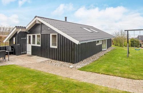 Grønninghoved Strand Casa | 6 person holiday home in Sj lund