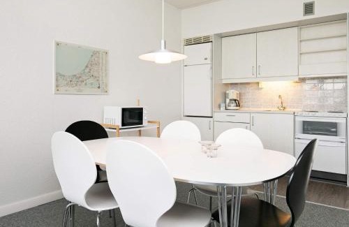 Blokhus Apartamento | 6 person holiday home on a holiday park in Blokhus