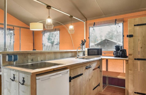 Saarburg Alquiler De RV | 6-person safari tent in the holiday park Landal Warsberg