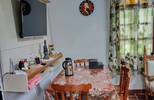 Extrema Casa | 6 rooms accommodate 18 people.