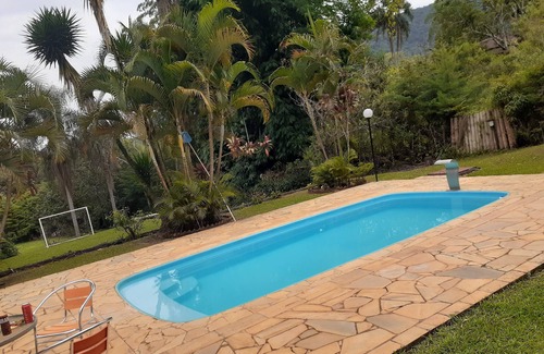 Extrema Casa | 6 rooms accommodate 18 people.