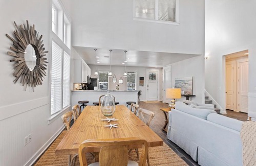 Laurel Grove Casa | 6-Seater Golf Cart Included! Lakeside Cottage in Sandestin ON Golf Course!