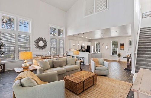 Laurel Grove Casa | 6-Seater Golf Cart Included! Lakeside Cottage in Sandestin ON Golf Course!