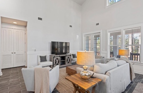 Laurel Grove Casa | 6-Seater Golf Cart Included! Lakeside Cottage in Sandestin ON Golf Course!