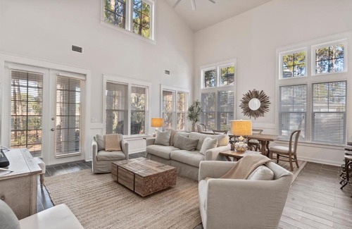 Laurel Grove Casa | 6-Seater Golf Cart Included! Lakeside Cottage in Sandestin ON Golf Course!