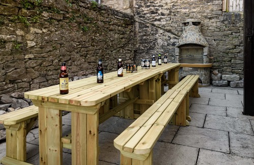 Kendal Casa | 6 Star Luxury Large Manor. Hot Tub, Cave Bar, Lake District,