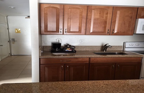 Historic Lahaina Front Street Condominio | Premier, frente al mar, vista panorámica directa al mar, 6to piso con balcón privado