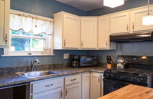 Sandwich Casa | 6 Tupper - New!! 3BR Near Town Neck Beach w/ Fenced in Yard, Pet Friendly!