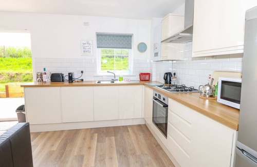 Freshwater Cabaña | 6 YARMOUTH COTTAGES, pet friendly, with a garden in Freshwater