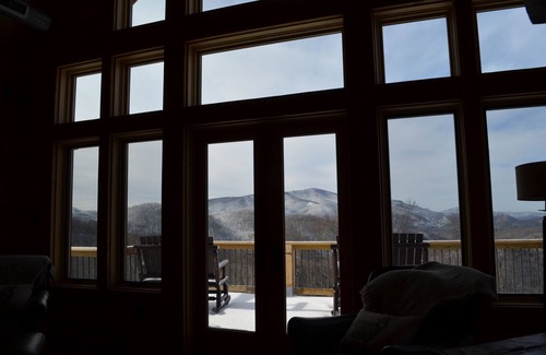 Elk Park Cabina | 60 Acre Mtn Top retiro 5 millas del centro de Banner Elk