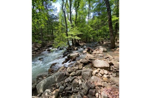 Bates Casa | 60 acres nestled in the Ouachita National Forest