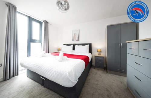 The Westside Apartamento | 60 PERCENT OFF FOR LONG STAYS - FOR BUSINESS, FAMILIES, AND LEISURE- Book Today at Premium Executive Serviced Apartments - Birmingham City Center - WestGate, 1 Bed Apt, FREE WI-FI
