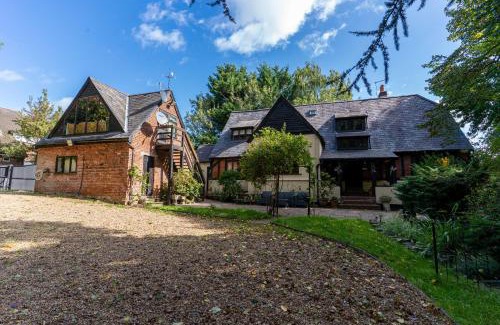 Harlow Casa | 600 Year Old Toddbrook Barn Sleeps 11