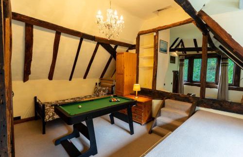 Harlow Casa | 600 Year Old Toddbrook Barn Sleeps 11