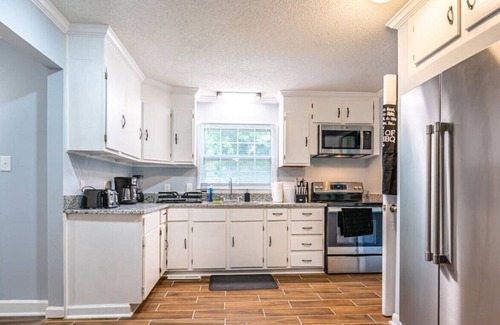 Normal Casa | 6003 Windemere Dr CAL · ⟿The Cozy Cottage⬳ 5 Bed / Fiber WIFI / BBQ Home!