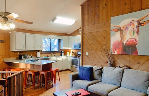 Cleveland Cabina | 602 FIVE Star Reviews | Views | Pool Table & Ping Pong | Pet Friendly | Firepit
