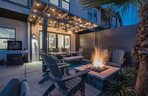 Santa Clara Casa | 61-62| 2 Homes Duplex in Ocotillo Springs with Private Pool