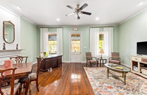Natchez Apartamento | 610 Franklin - Upstairs - 1 Bed, 1 Bath, Sleeps 4, Walk to Downtown