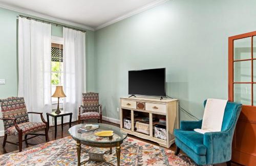 Natchez Apartamento | 610 Franklin - Upstairs - 1 Bed, 1 Bath, Sleeps 4, Walk to Downtown