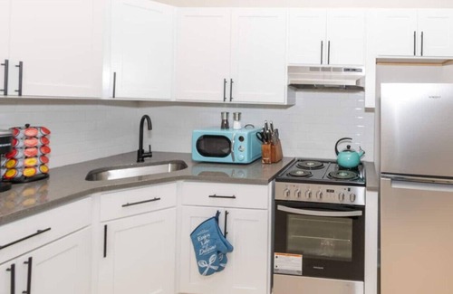 Albany Apartamento | 610) Large Studio Downtown with Pool Table