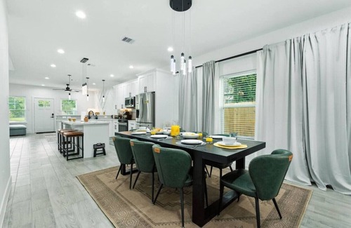 OST - South Union Apartamento | 612) New Construction | Fire Pit | Games