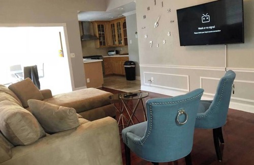 Windhover Casa | 6151 Sandcrest · Next to Universal. Pool Sleep 9. Walk to Park