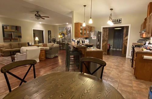 Lexington Otro | 62 ac near Natchez Trace State Park, stocked pond, near Memphis/Nashville