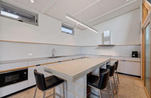 Middleton Casa | 62 Newell Ave Middleton - No Linen Included
