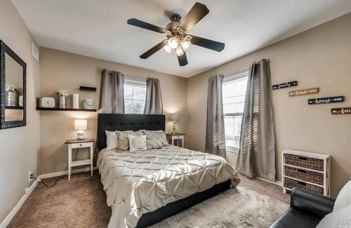 Lakewood Casa | 62Townhome+1GIGWiFi+Kitchen+Self-ck/in+Full-W/D