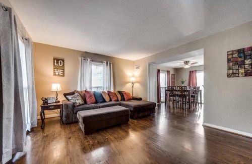 Lakewood Casa | 62Townhome+1GIGWiFi+Kitchen+Self-ck/in+Full-W/D