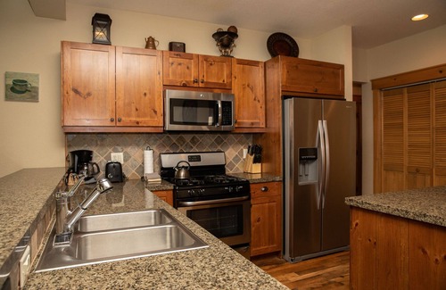 Keystone Condominio | 6532 Settlers Creek Townhomes 2 Bedroom Condo by RedAwning