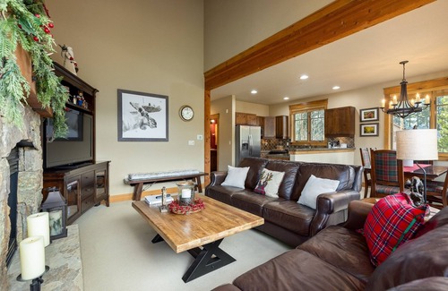Keystone Casa | 6554 Settlers Creek 3 Bedroom Townhouse by RedAwning