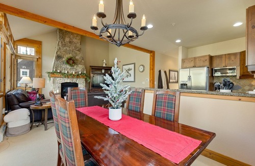 Keystone Casa | 6554 Settlers Creek 3 Bedroom Townhouse by RedAwning