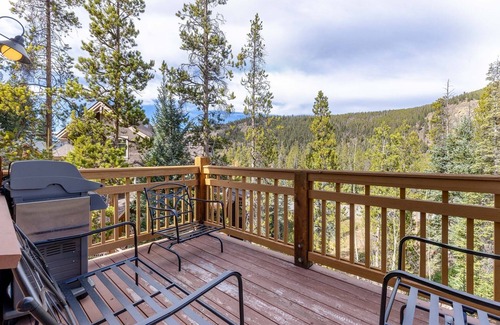 Keystone Casa | 6554 Settlers Creek 3 Bedroom Townhouse by RedAwning