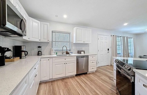 Orient Park Casa | 6616 Travis Blvd Summ