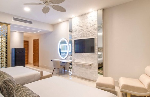 Palmilla Complejo | VIP Member Access 💎Ocean-View🏝️667ft²🌊Private Balcony w/ Furniture & Hammock