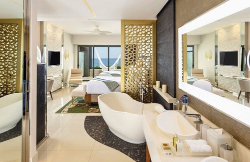 Palmilla Complejo | VIP Member Access 💎Ocean-View🏝️667ft²🌊Private Balcony w/ Furniture & Hammock