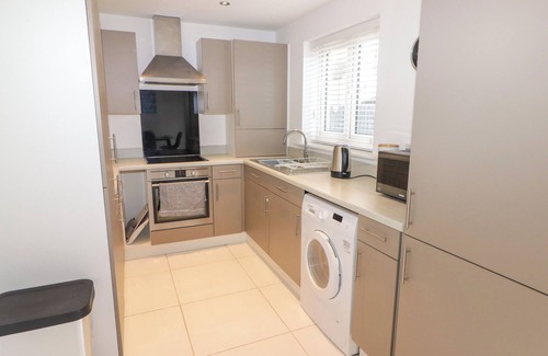 Crynant Cabaña | 69 FFORDD Y MEILLION, pet friendly, with a garden in Llanelli
