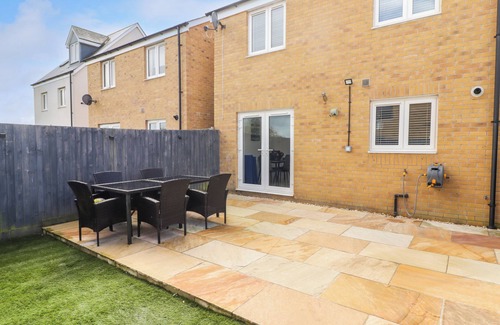 Crynant Cabaña | 69 FFORDD Y MEILLION, pet friendly, with a garden in Llanelli