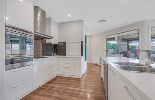 Moama Casa | 6A Blair St - Echuca Holiday Homes