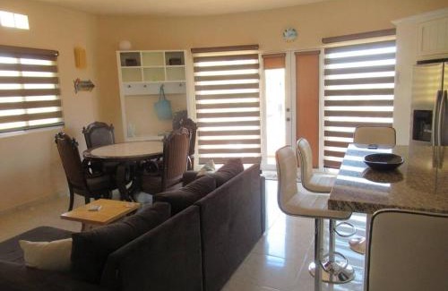 Cerritos Apartamento | 6B Mountain and Ocean Views Cerritos Beach Condo