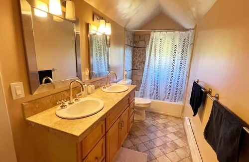 San Anselmo Casa | 6BD/3.5BA Hilltop Haven| Hot Tub+Billiards+Views!