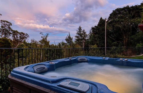 Country Club Casa | 6BD/4BA Hilltop Home w/Hot Tub, Billiards & Views!