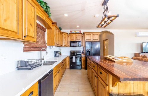 Bella Vista Casa | Condominio de lujo 6BD / 5Bath por Sandy Beach!